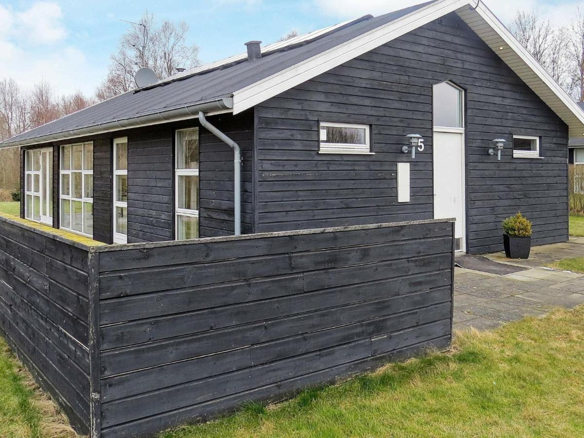 8 Person Holiday Home In Hals Екстер'єр фото